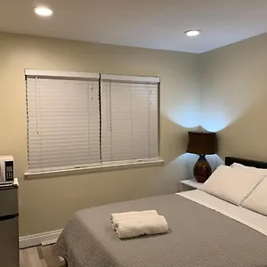 Lovely In Private House Near Disneyland Habitación en casa particular Anaheim
